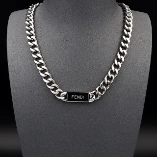 Fendi Logo Chain 银色和黑色项链