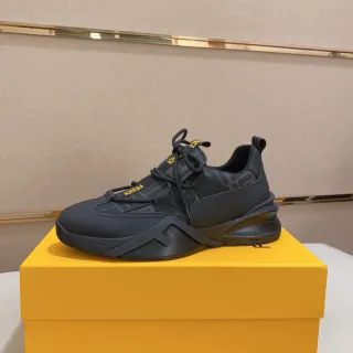 Fendi Runner काली पीली स्कल्प्टेड सोल मोनोग्राम्ड टेक्सटाइल अपर चंकी स्नीकर