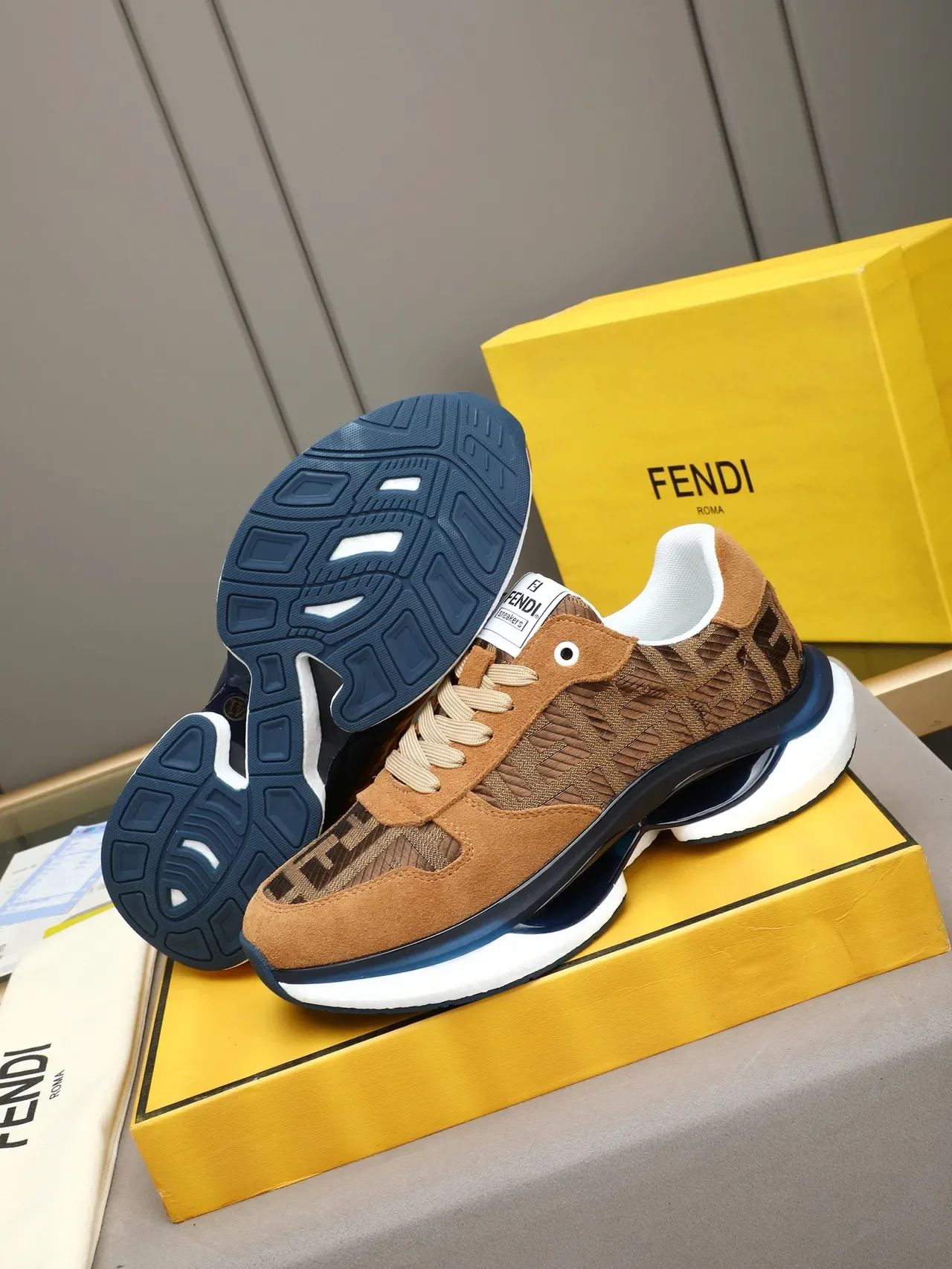 Fendi Runner FF Monogram ট্যান স্যুড লাইফস্টাইল স্নিকার 5