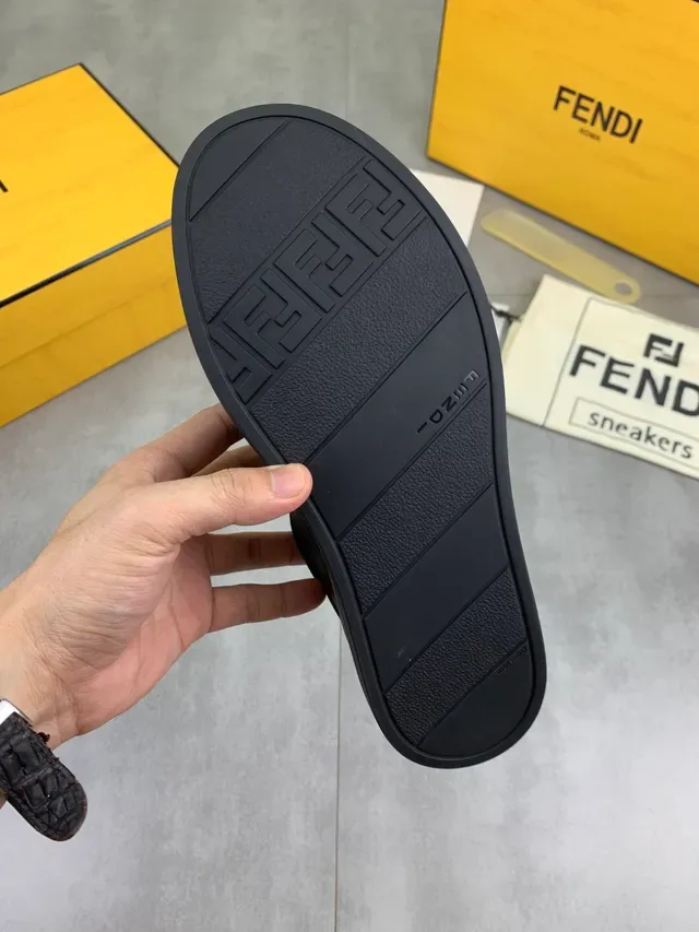 Fendi Chaussures Lifestyle Slip-On Noir Beige Panneau Latéral Élastique 2
