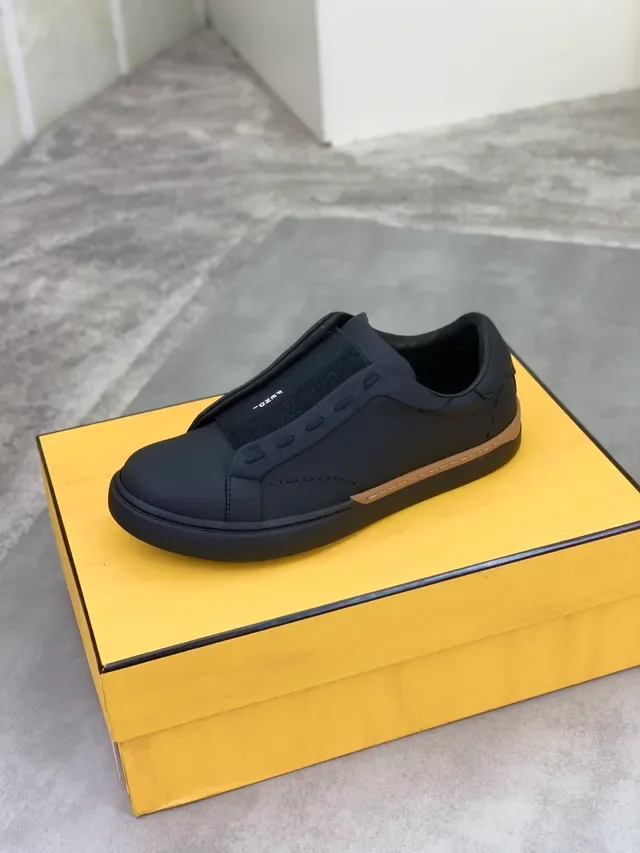 Fendi Chaussures Lifestyle Slip-On Noir Beige Panneau Latéral Élastique 4