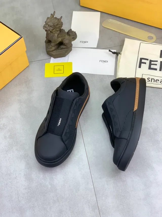 Fendi Chaussures Lifestyle Slip-On Noir Beige Panneau Latéral Élastique 5