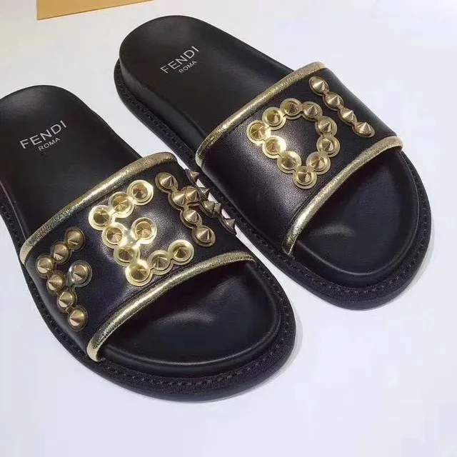 Fendi Chaussures dorées à double sangle noires cloutées 3
