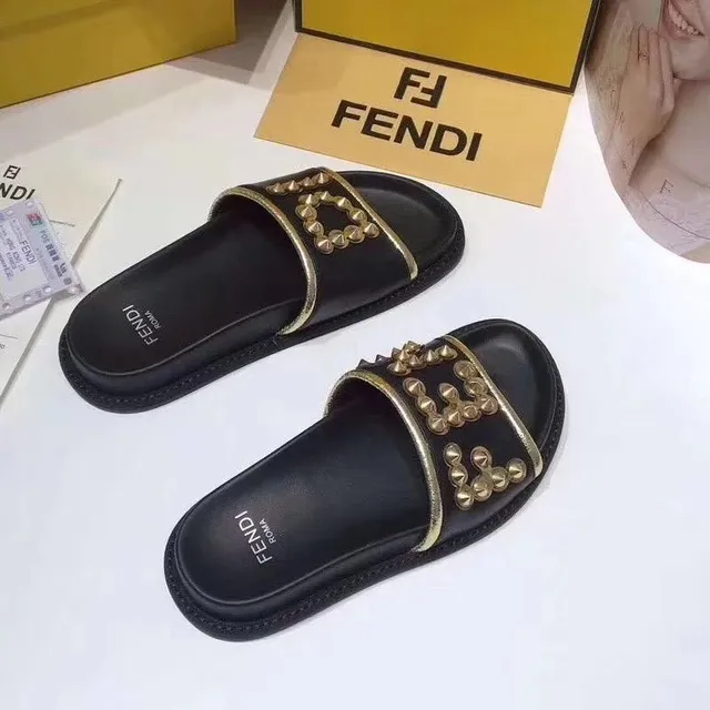 Fendi Chaussures dorées à double sangle noires cloutées 4