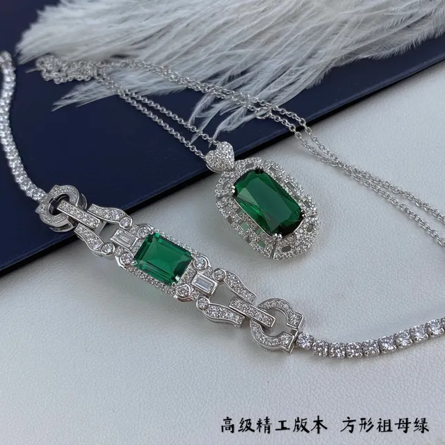 Art Deco-Inspired Pavé-Set Emerald-Cut Green Gemstone Bracelet 4