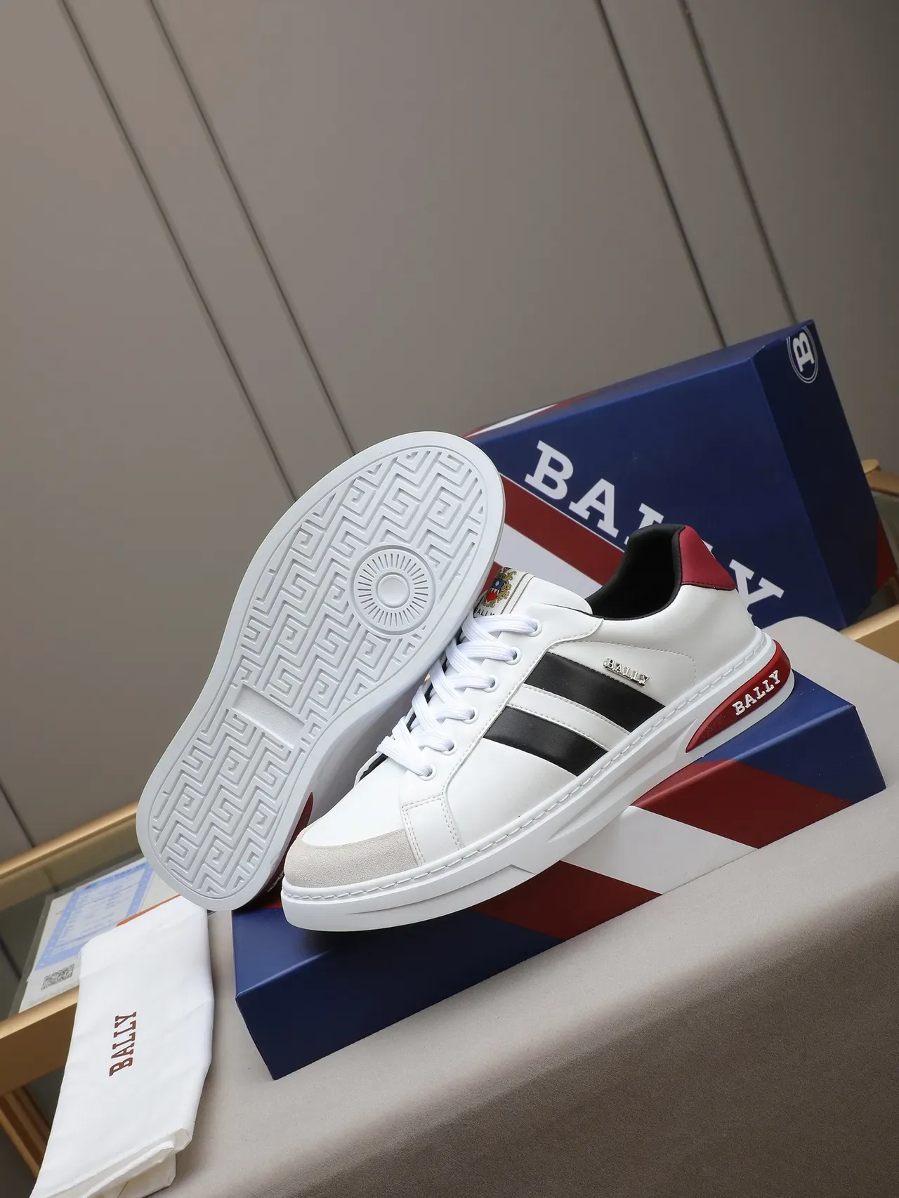 BALLY Tênis Lifestyle Branco Preto Vermelho Listrado Low-Top 5