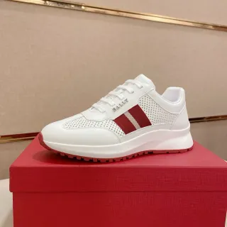 Bally أبيض أحمر جلد مثقب لوح جانبي خطوط ثلاثية حذاء رياضي أسلوب حياة