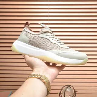 Zapatilla lifestyle beige y verde sage green de malla