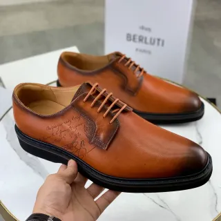 BERLUTI कॉग्नैक कैप टू ऑक्सफोर्ड जूते