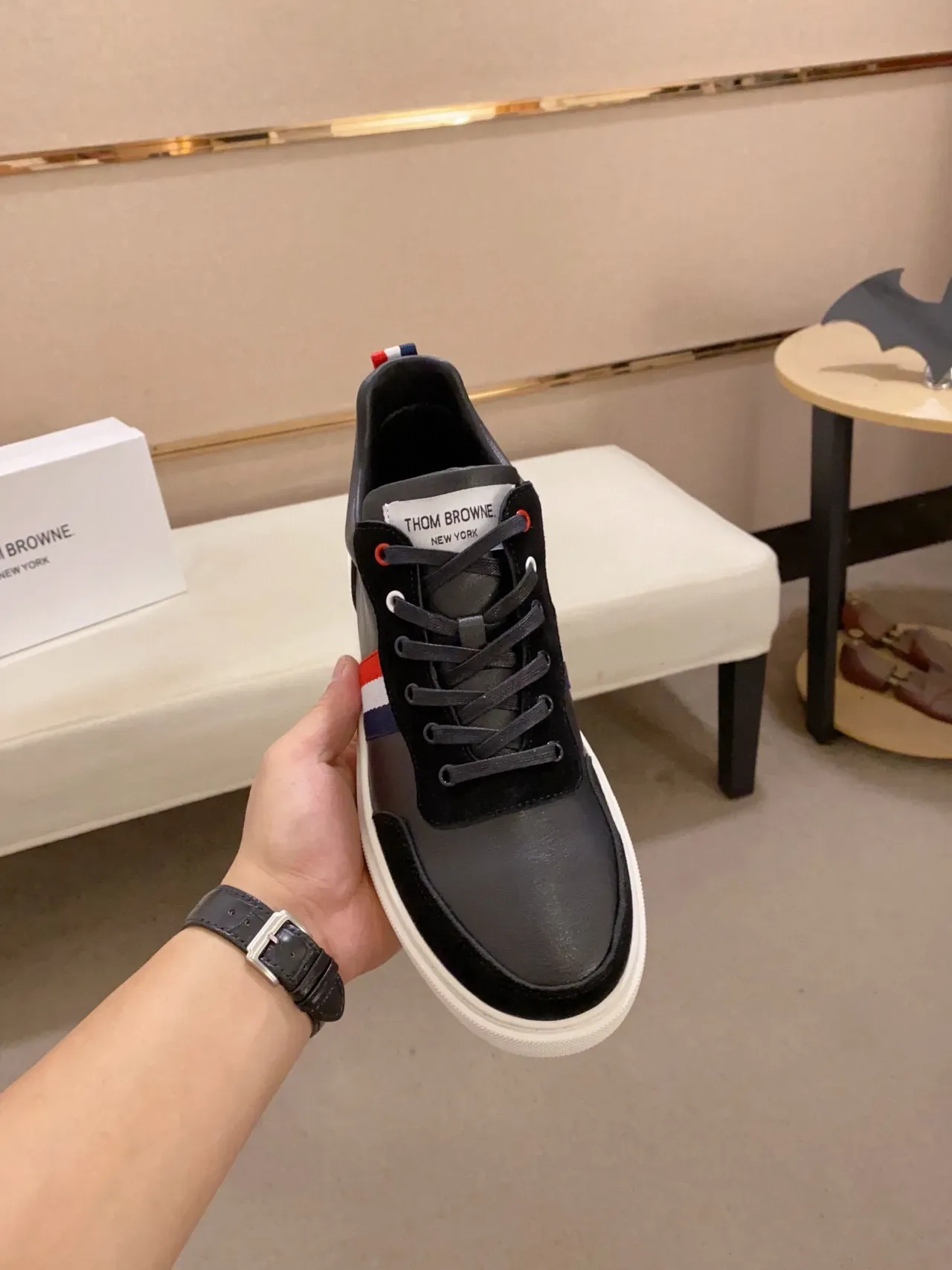Sneakers basses cuir et daim noir et gris à panneaux 2
