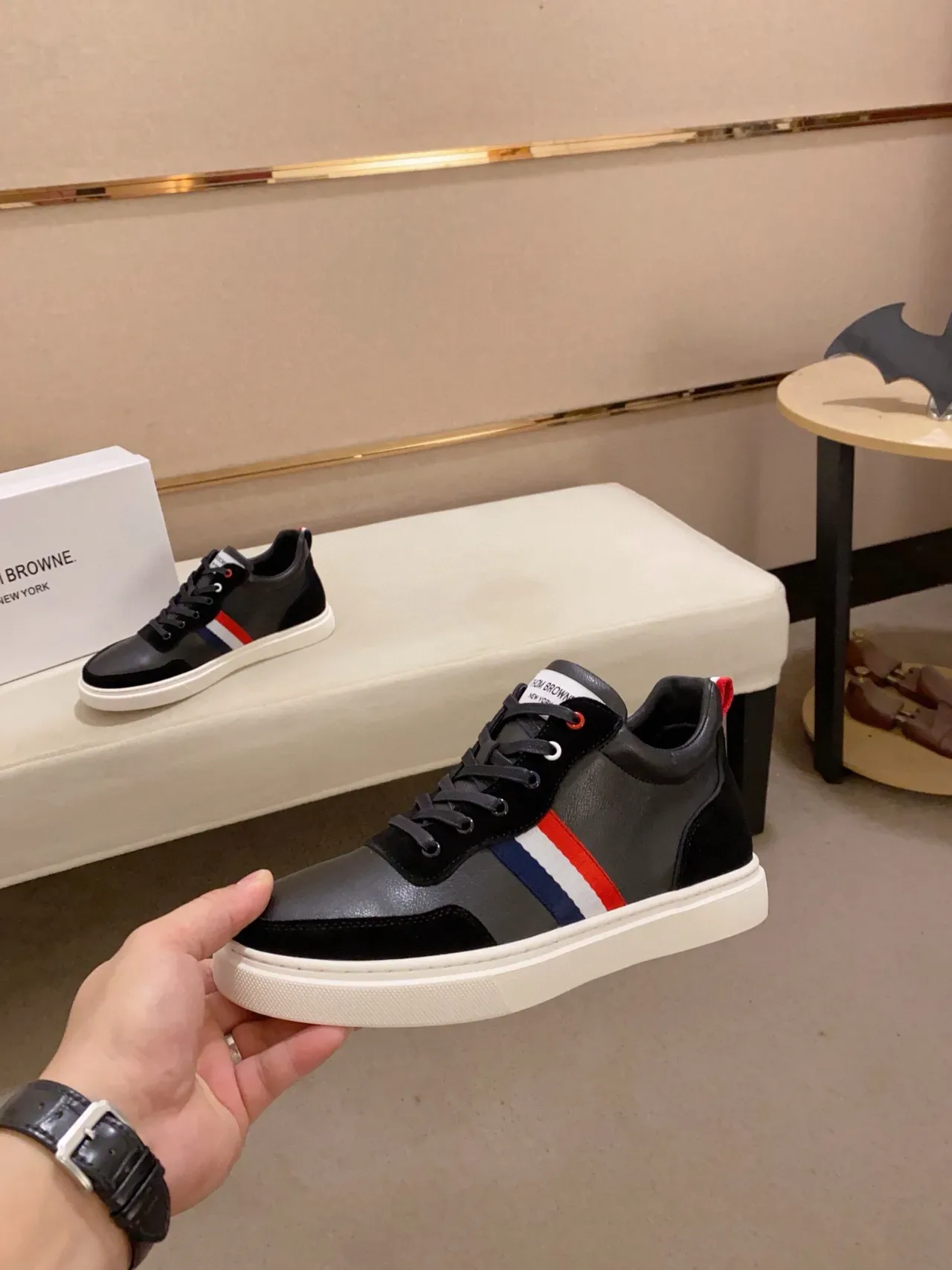 Sneakers basses cuir et daim noir et gris à panneaux 3
