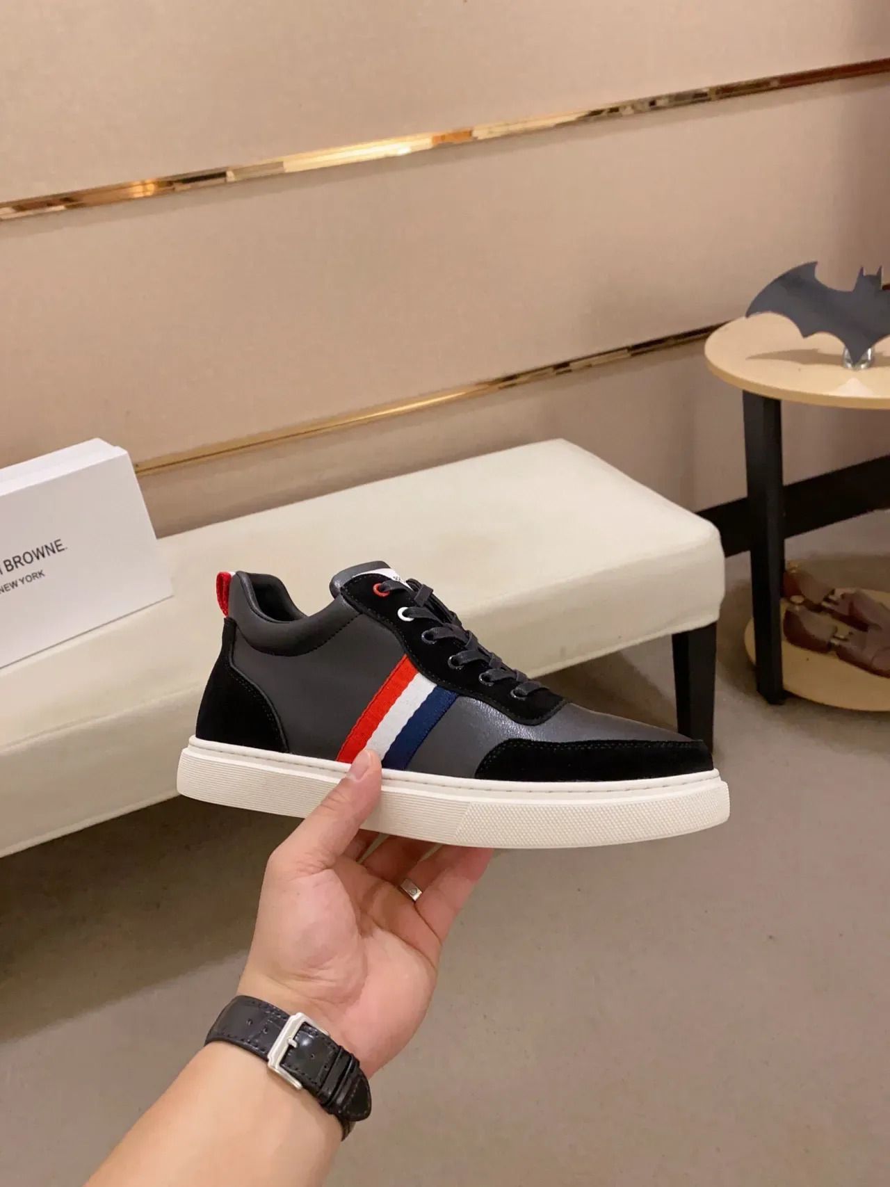 Sneakers basses cuir et daim noir et gris à panneaux 4