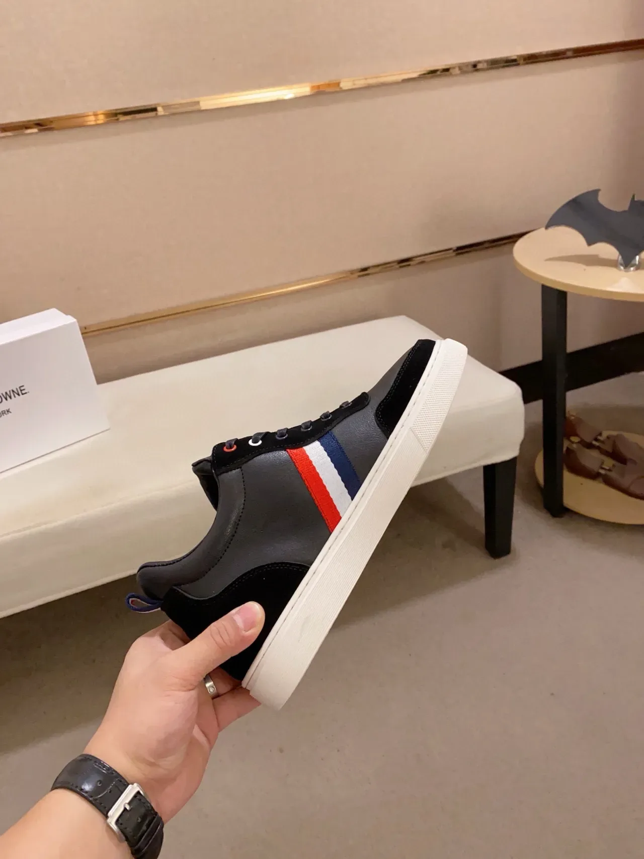 Sneakers basses cuir et daim noir et gris à panneaux 5