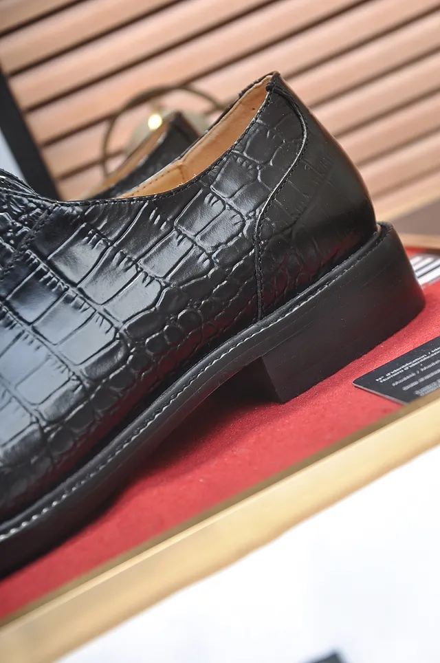Black Crocodile-Embossed Cap-Toe Oxford Shoes 2