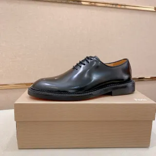 Chaussures Oxford noires à bout cap brillant