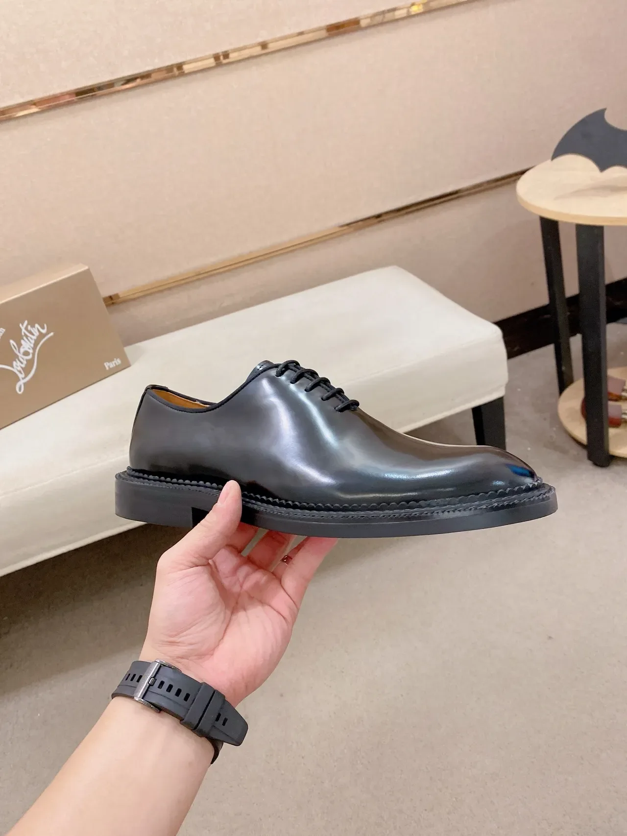 Sapatos Oxford pretos com ponta de cap brilhante 5