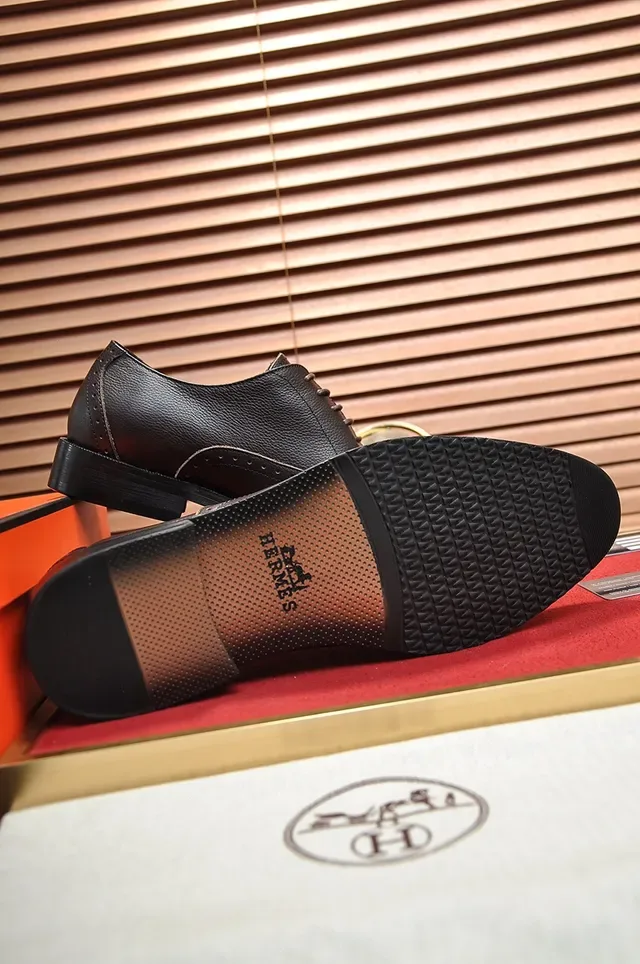Chaussures Oxford en cuir noir à bout cap brogue 3