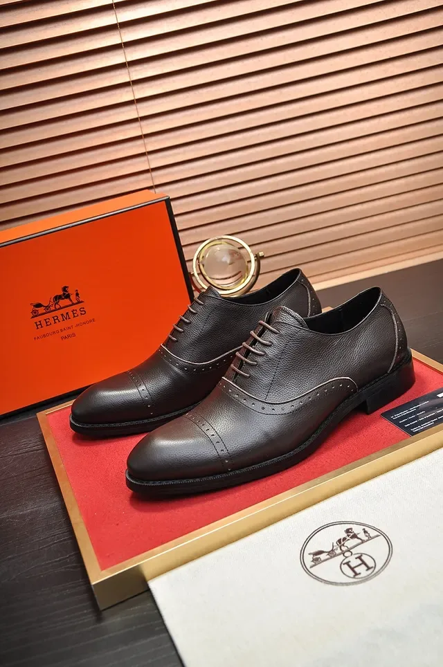 Chaussures Oxford en cuir noir à bout cap brogue 4