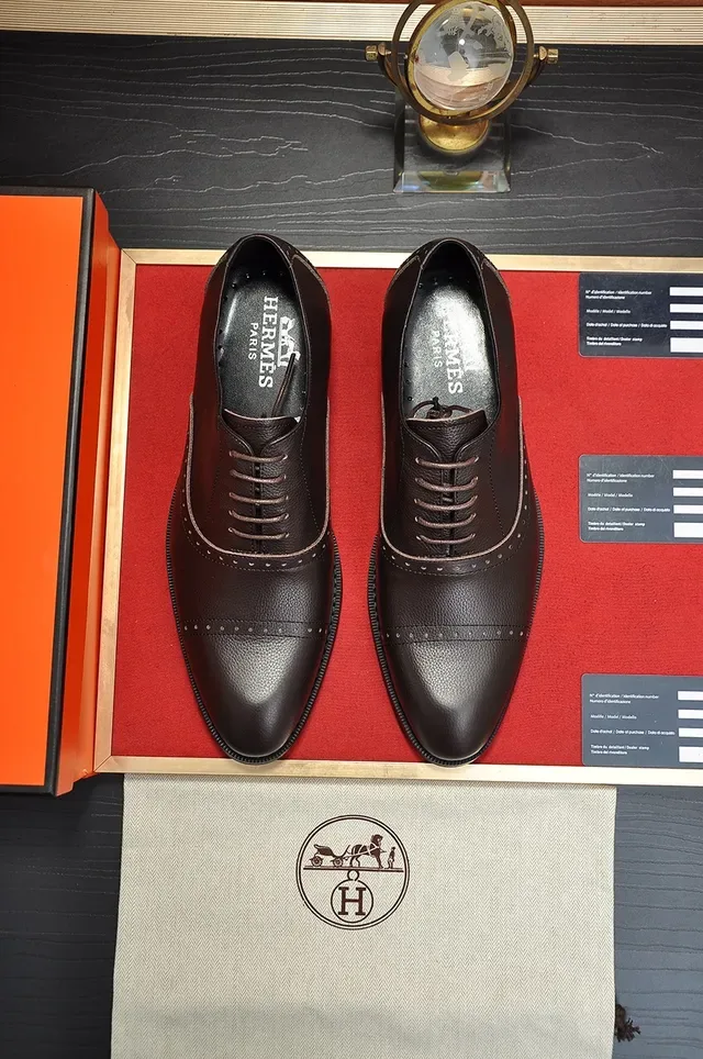 Chaussures Oxford en cuir noir à bout cap brogue 5