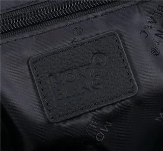 حقيبة ظهر سوداء ذات نسيج حصوي مع شكل هيكلي منظم 3