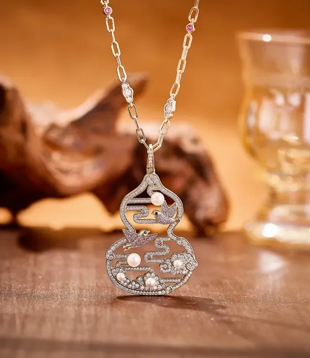 Black Pink Gourd-Shaped Pendant Pavé-Set Stones Necklace 5