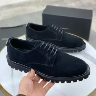 Chaussures Oxford en daim noir avec semelle chunky lug