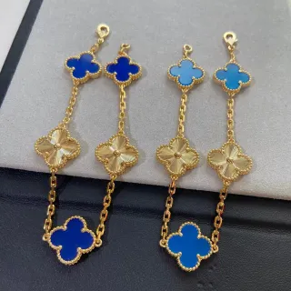 سوار سلاسل زرقاء وذهبية بزخارف ثلاثة برسيم