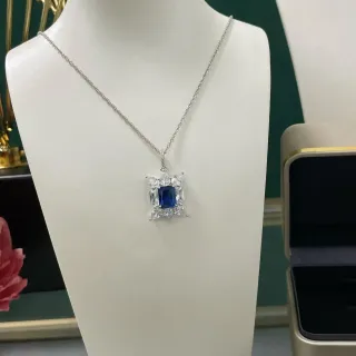নীল আয়তকার জেমস্টোন হেলো পেন্ডেন্ট নেকলেস