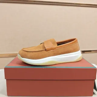 Loafer penny strap de camurça marrom bege
