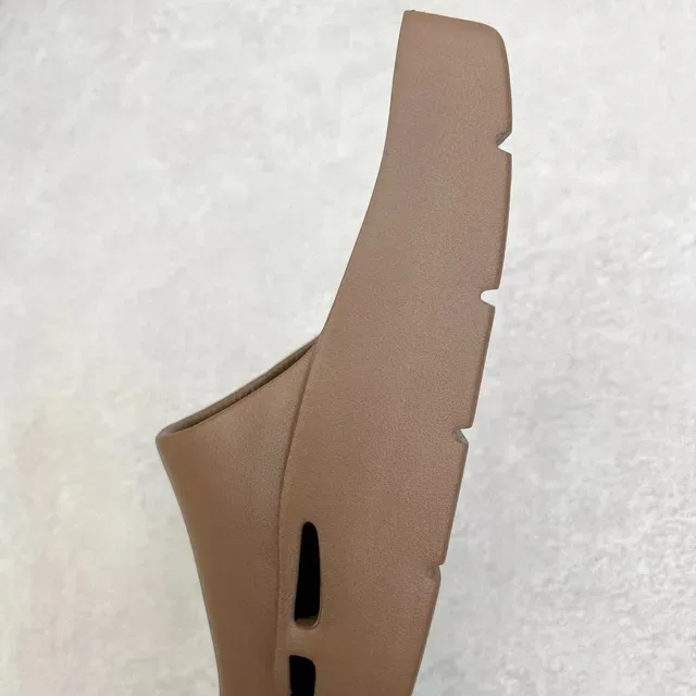 Zapatillas marrón con suela moldeada monolítica contorneada 4