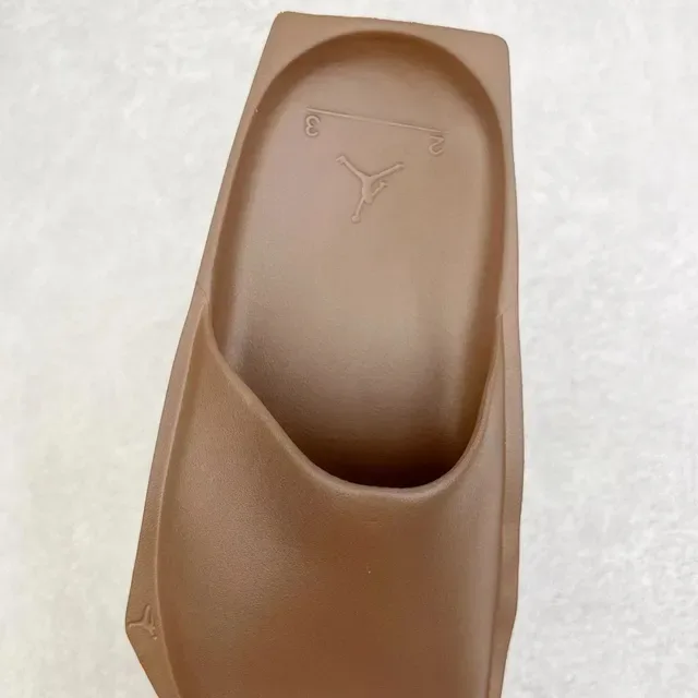 Zapatillas marrón con suela moldeada monolítica contorneada 6
