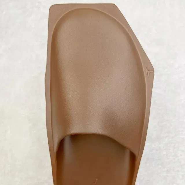 Zapatillas marrón con suela moldeada monolítica contorneada 7