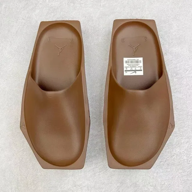 Zapatillas marrón con suela moldeada monolítica contorneada 9