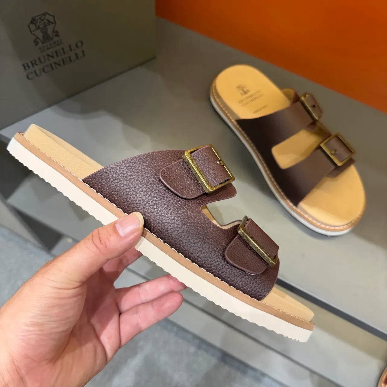 Brunello Cucinelli Sandales Casuales à Double Bretelle avec Boucle 2