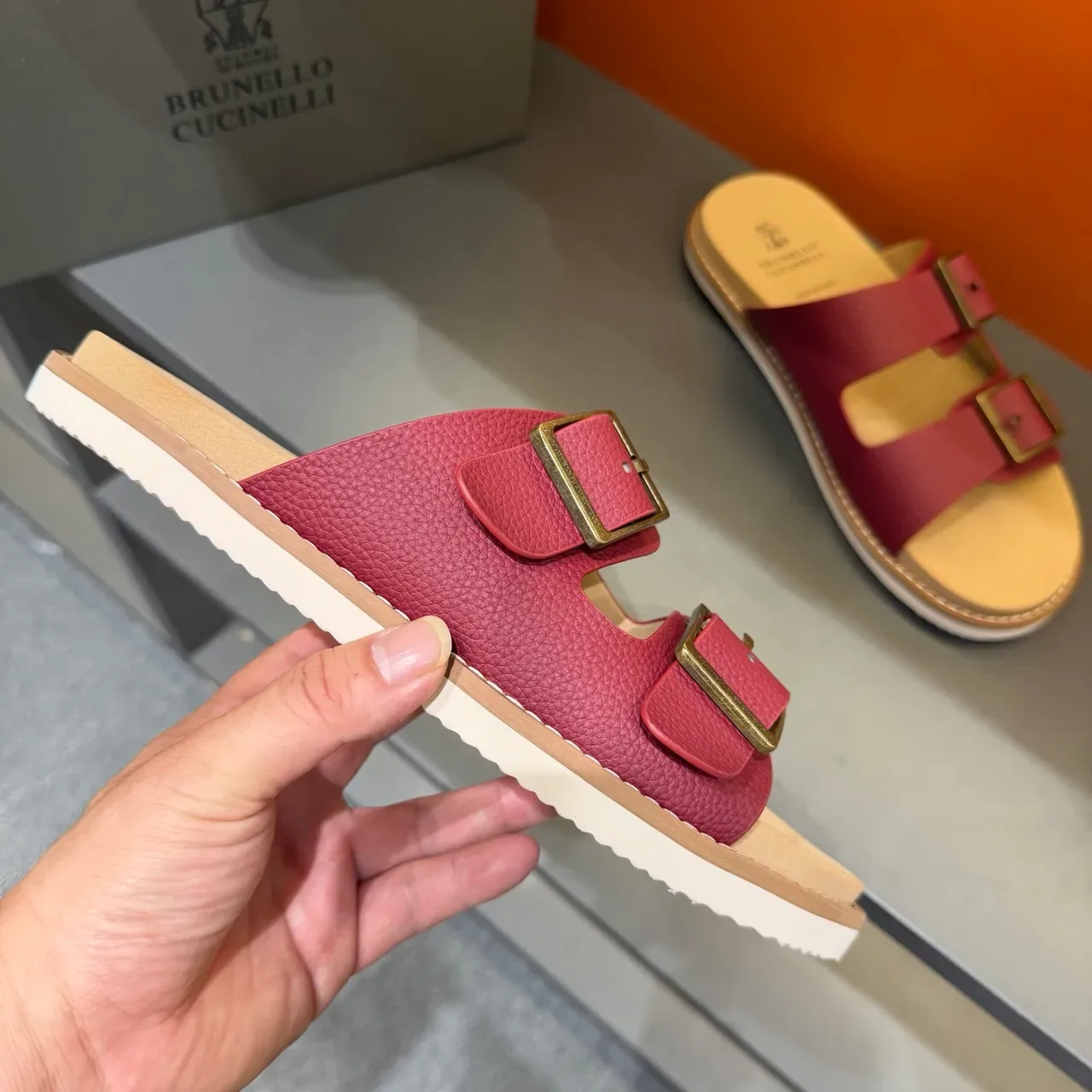 Brunello Cucinelli Sandales Casuales à Double Bretelle avec Boucle 7