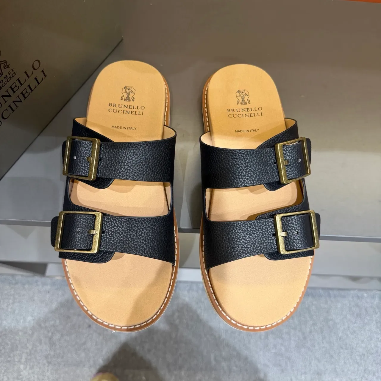 Brunello Cucinelli Sandales Casuales à Double Bretelle avec Boucle 18
