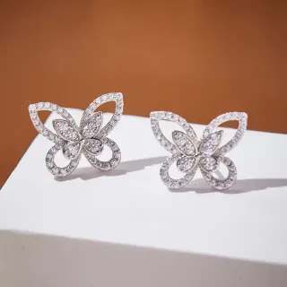 Brincos de tachuela com cristal Pavé em forma de borboleta