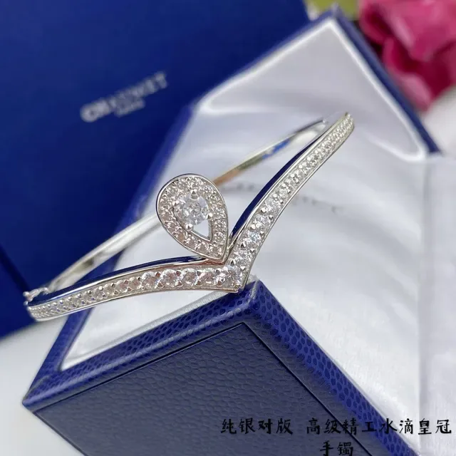 CHAUMET Liens-Inspired V-Shaped Pavé Teardrop Bracelet 9