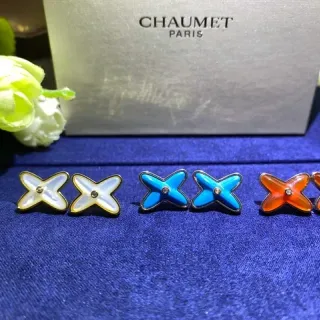 أقراط دبوس CHAUMET Liens بشكل X مينا