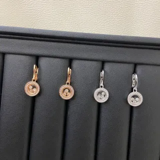 Brincos pendentes circulares com pavé-set e charme móvel