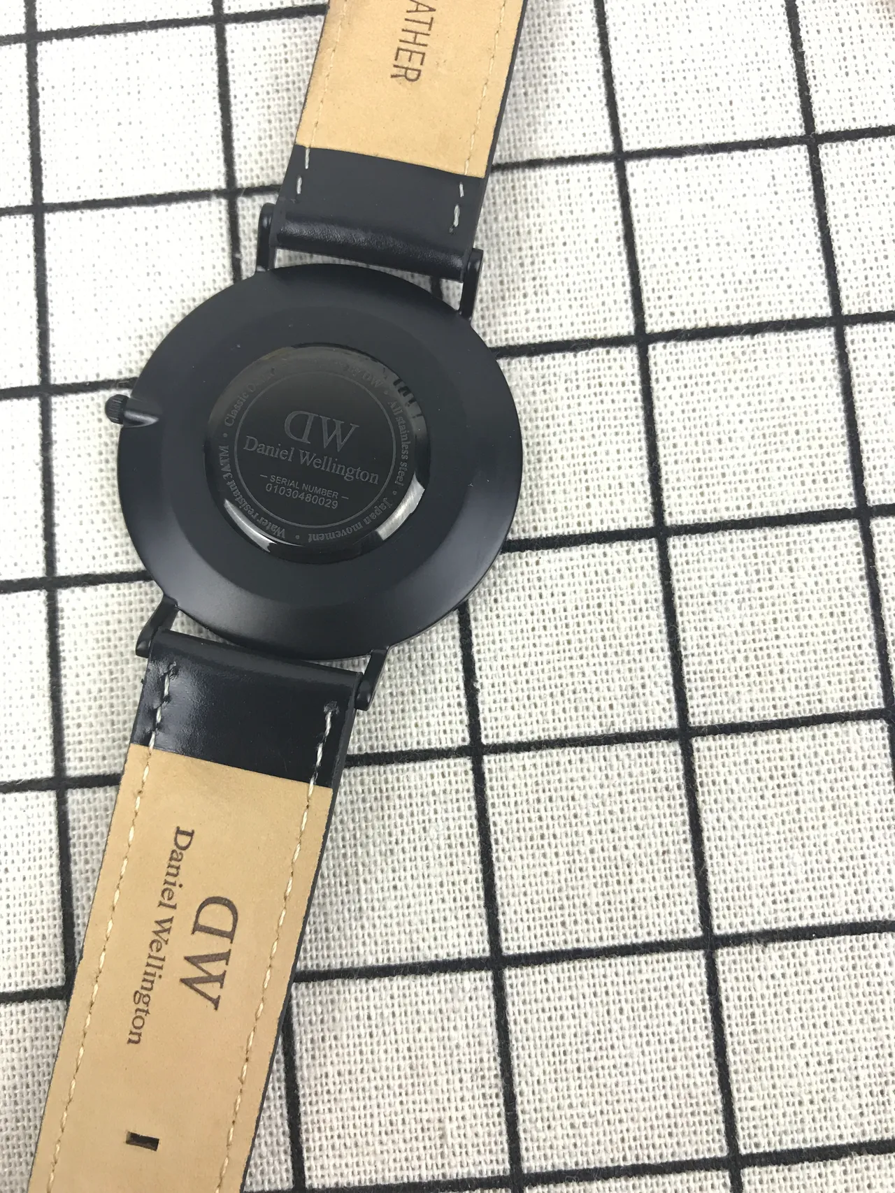 Daniel Wellington 经典黑色极简石英手表 4