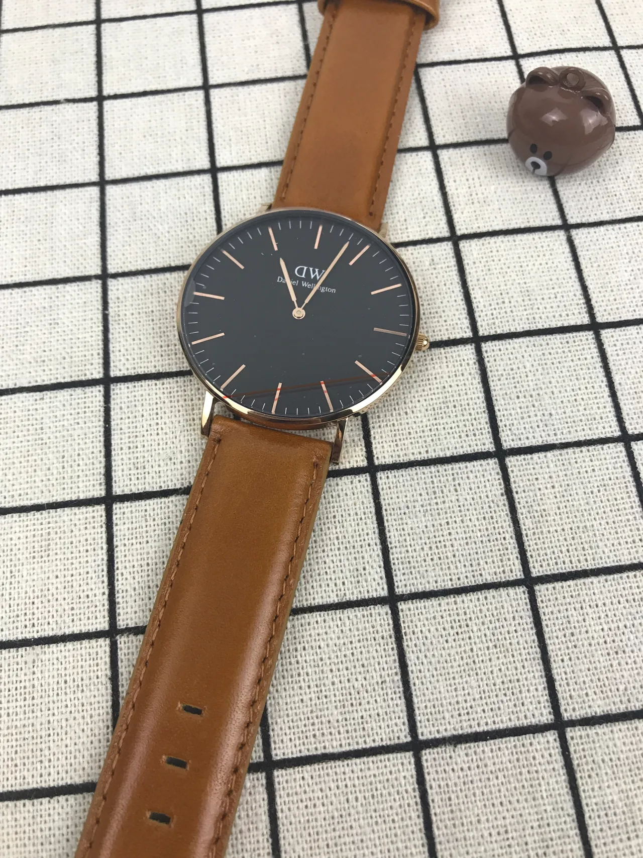 Daniel Wellington Montre Classique Minimaliste Cadran Noir Cuir Tan Quartz 5