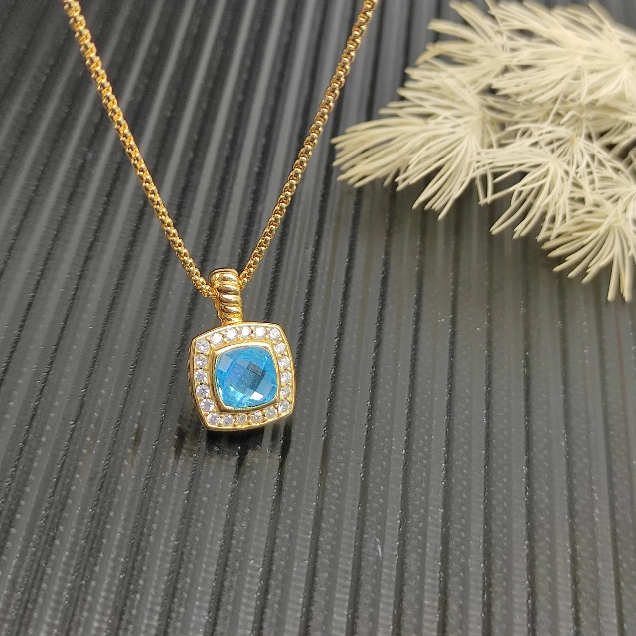 David Yurman Albion Topaze Bleue et Halo de Diamants Pendentif Collier 5