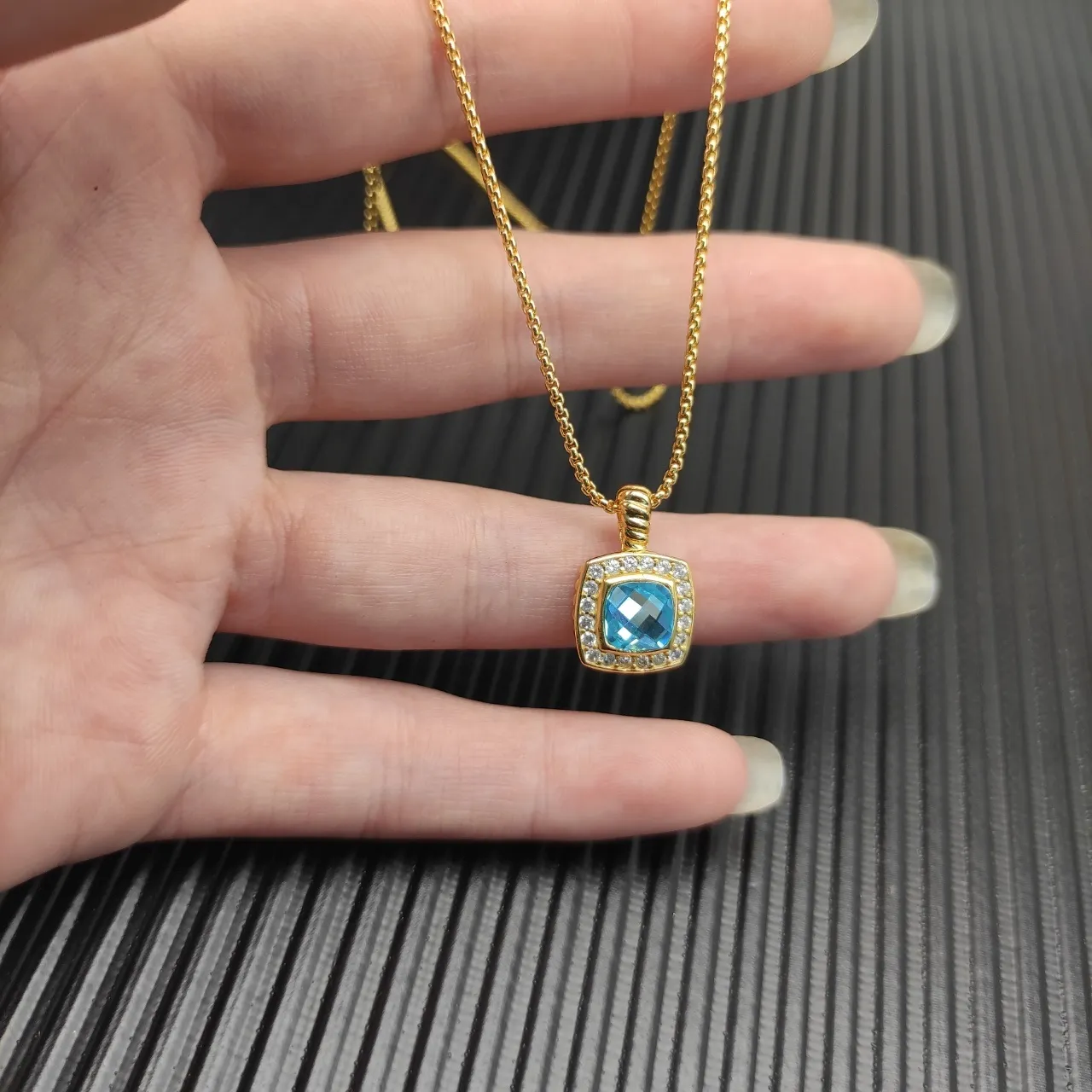 David Yurman Albion Topaze Bleue et Halo de Diamants Pendentif Collier 7