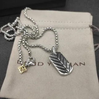 David Yurman রুপালি সোনালি বক্স-চেইন খোদাই করা পাতা-চেভরন পেন্ডেন্ট নেকলেস