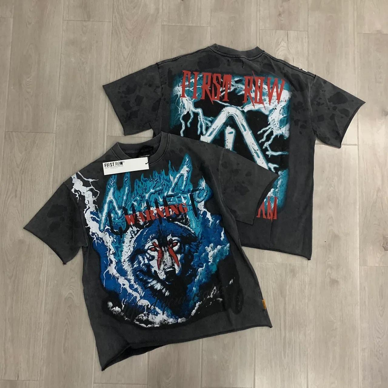 Camiseta oversized com estampa gráfica de lobo cinza desgastado 4