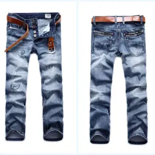 Pantalones jeans azules desgastados de tiro medio con pierna recta y cierre de botones