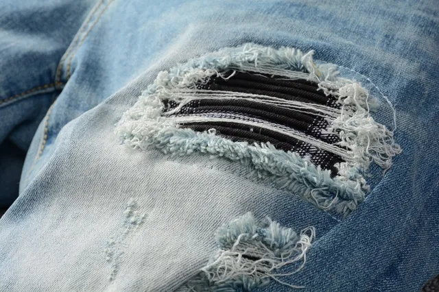 Distressed Slim-Fit Light-Wash Azul jeans 8