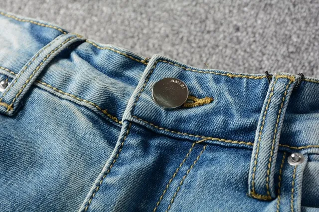 Distressed Slim-Fit Light-Wash Azul jeans 9