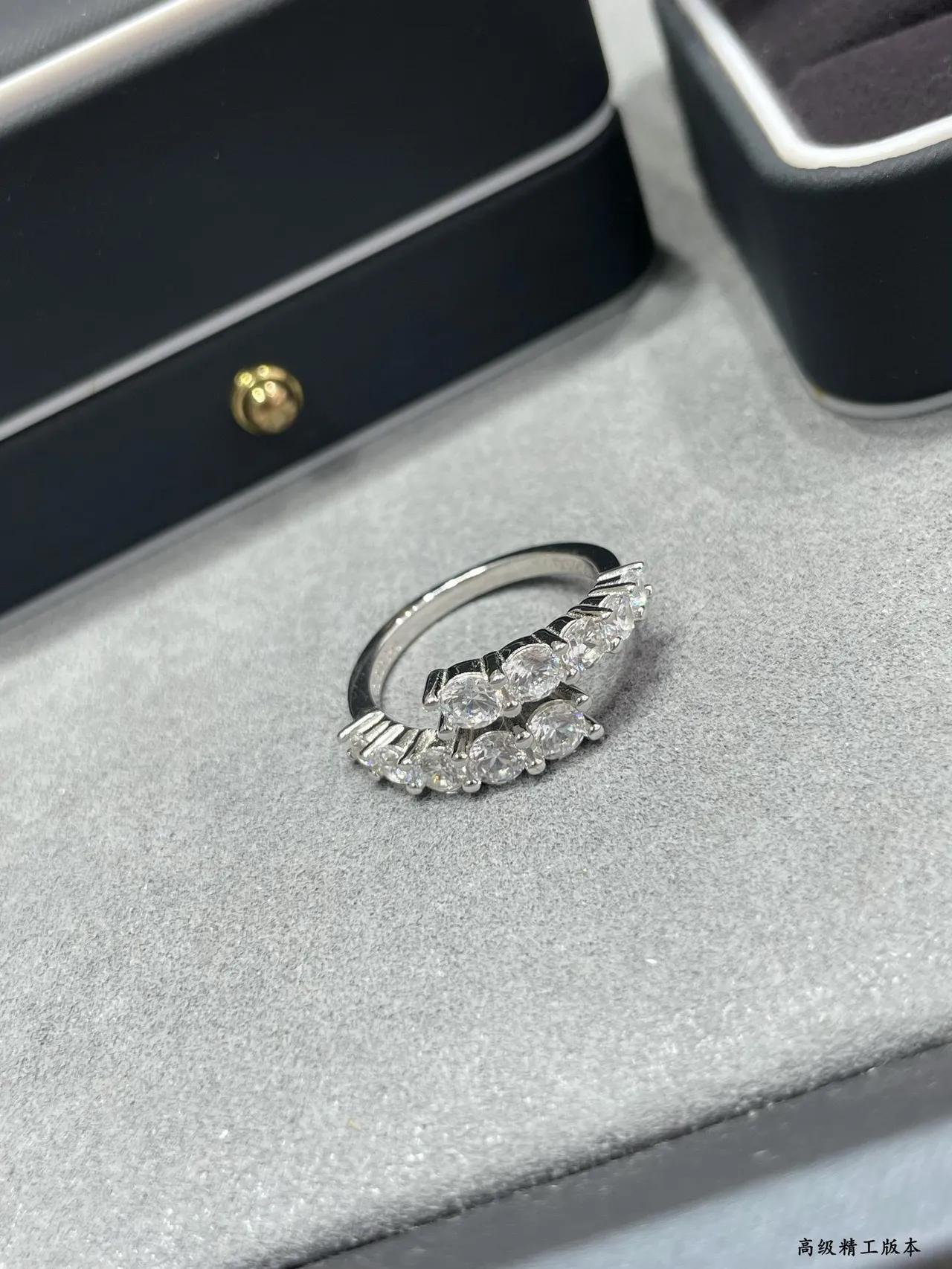 Double-Row Prong-Set Round Brilliant Diamond Ring 3